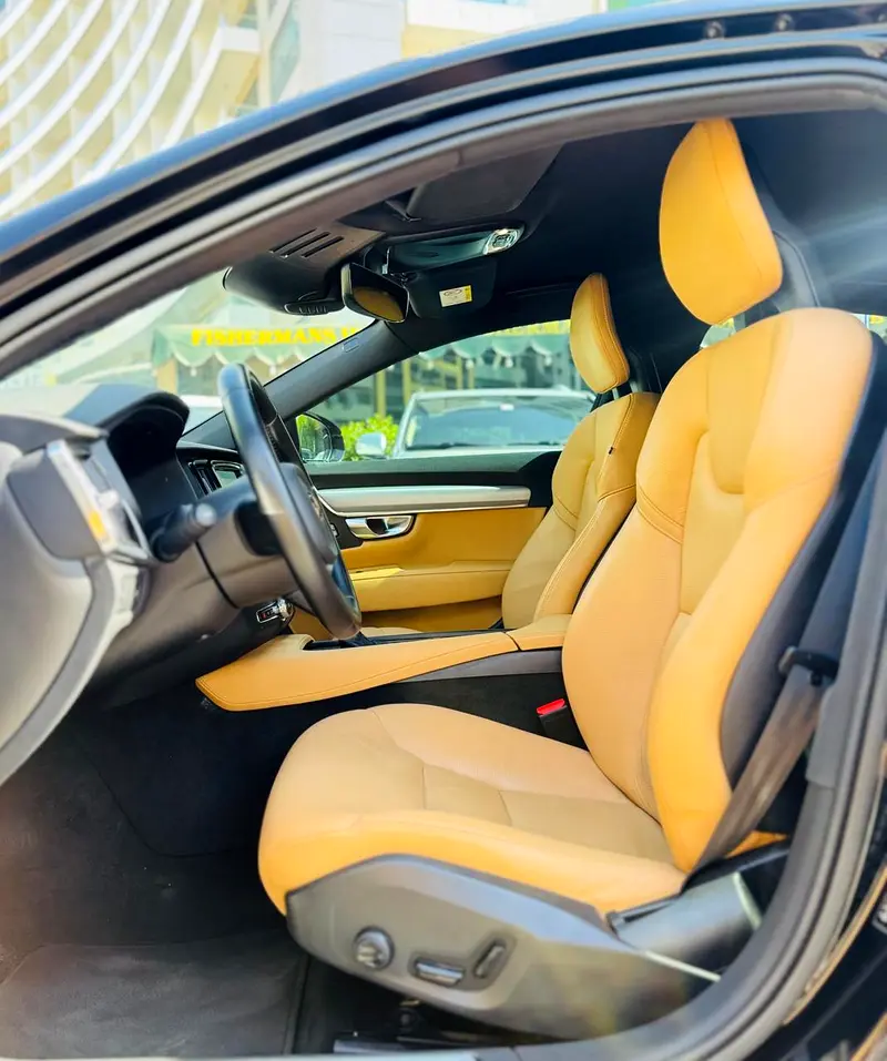 Volvo S90 Momentum 2018 | GCC Specs | Low Mileage - Image 9