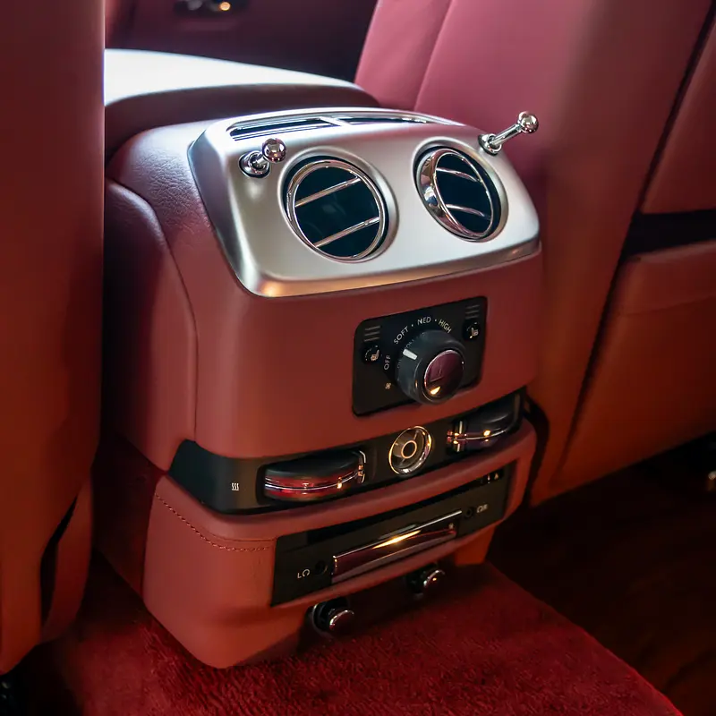 2015 ROLLS ROYCE GHOST  GCC DONE ONLY 48,000KM - Image 14