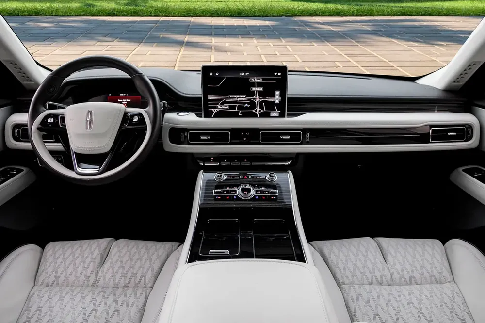 4,798 P.M |  Aviator Presidential | 0% Downpayment | WARRANTY 2029! - Image 8