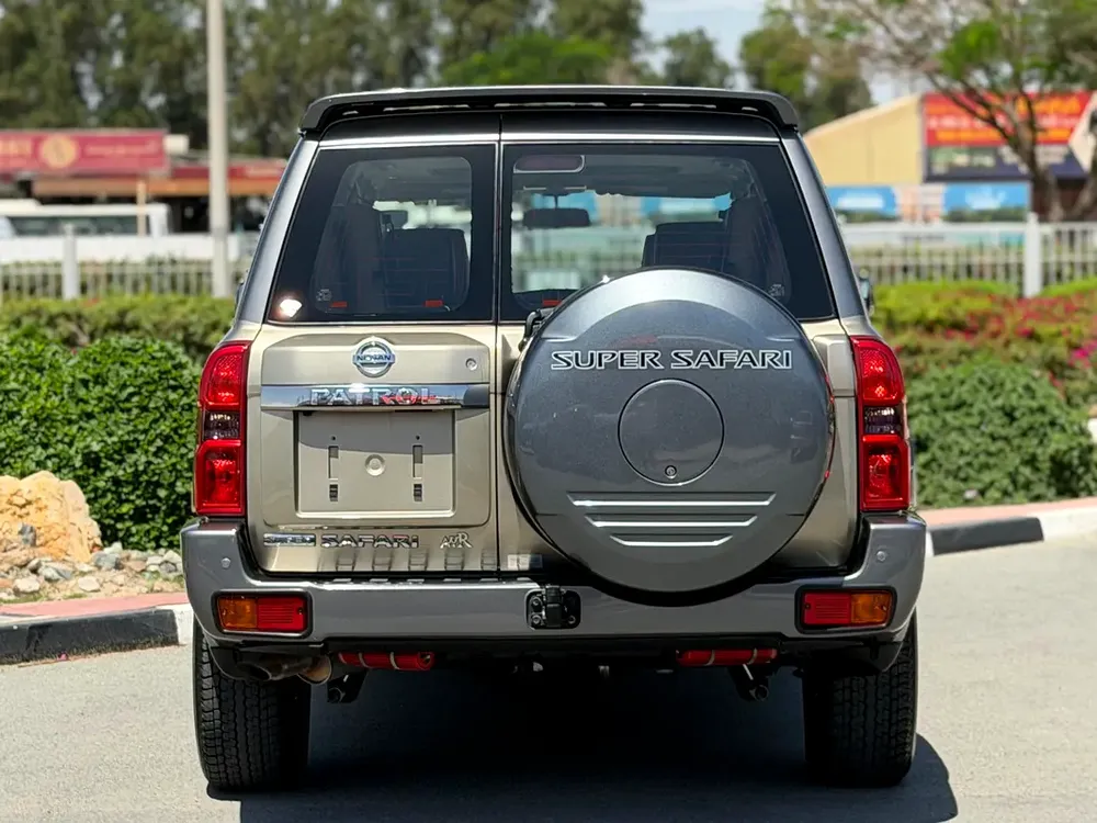 Nissan Patrol Safari Super Safari 2021 - GCC Specs - Perfect Condition - Image 6