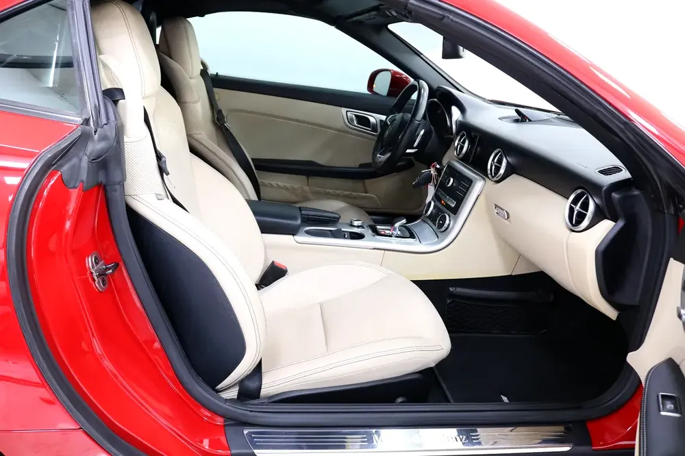 Mercedes SLC200 AMG GCC low kms and Stunning! - Image 9