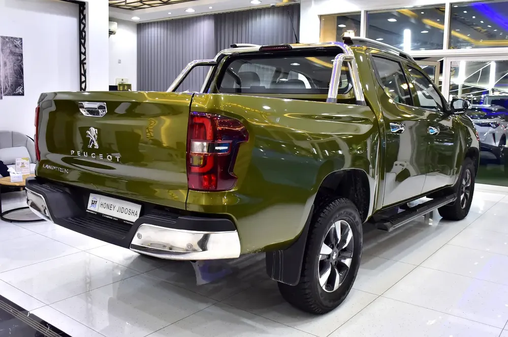 AED 1,081 EMi for 5Yrs | Peugeot Landtrek 4WD ( 2023 Model ) in Green Color GCC Specs - Image 6