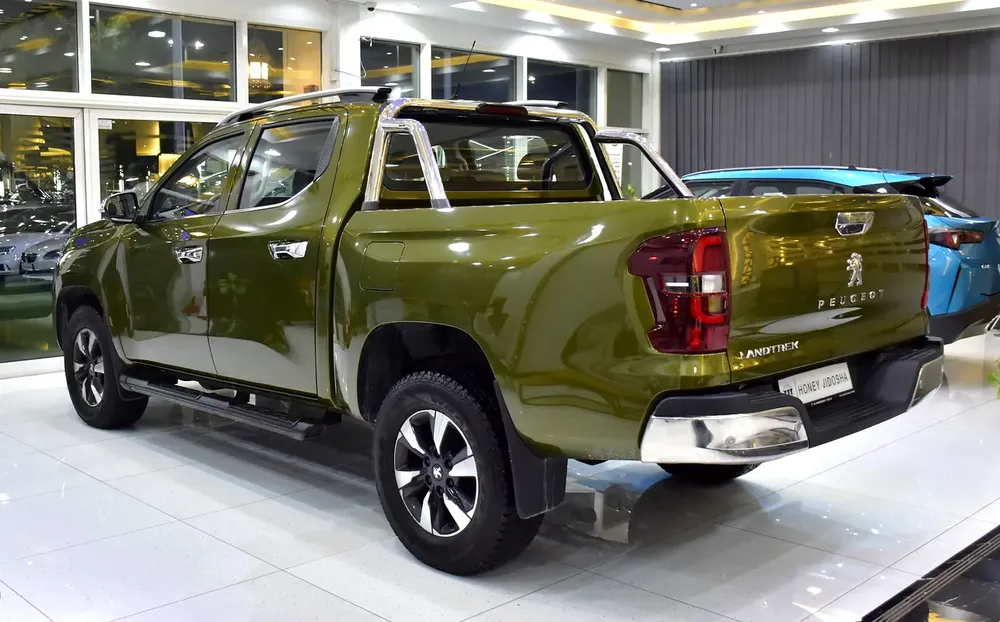 AED 1,081 EMi for 5Yrs | Peugeot Landtrek 4WD ( 2023 Model ) in Green Color GCC Specs - Image 7