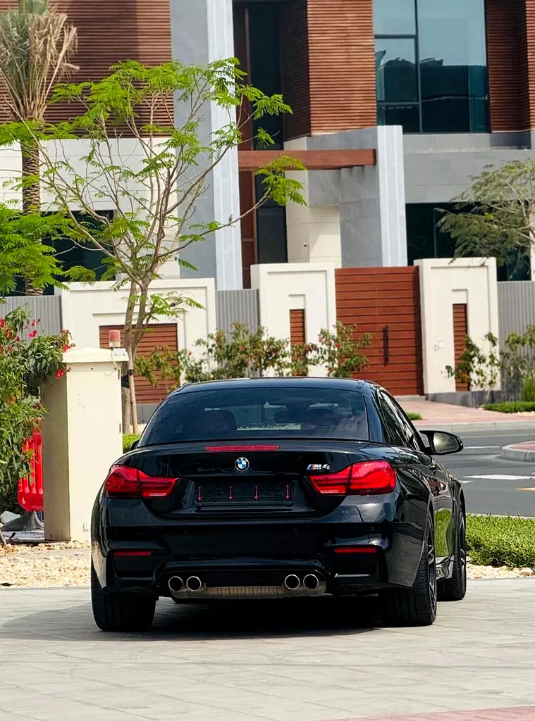2018 BMW M4 CONVERTIBLE GCC SPECS IN EXCELLENT CONDITION - Image 4