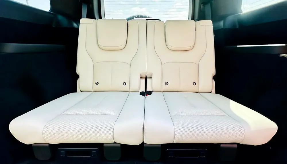 Rox 01 2025 VIP 6 Seater - Image 12