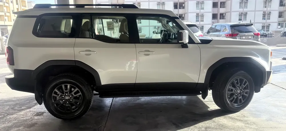 2026 Toyota Land Cruiser Prado GXL (GCC Spec) – Like New, Only 2,300 KM! - Image 4