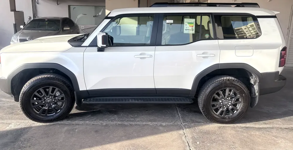 2026 Toyota Land Cruiser Prado GXL (GCC Spec) – Like New, Only 2,300 KM! - Image 5