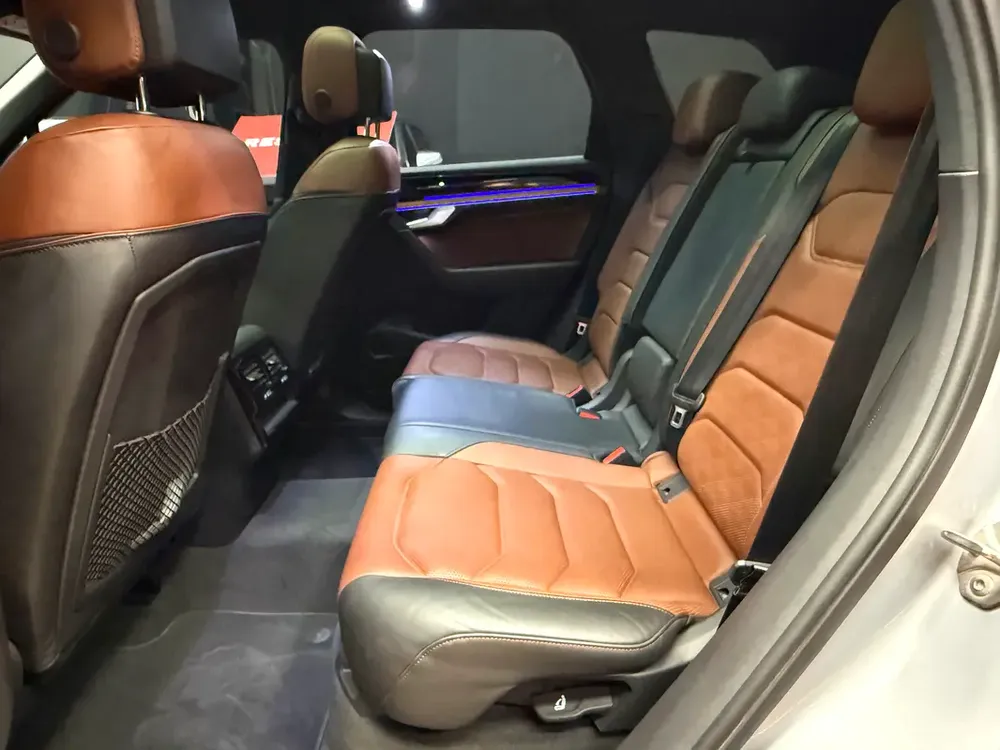 Volkswagen Touareg Highline 2018 - GCC Specs - Excellent Condition - Image 10