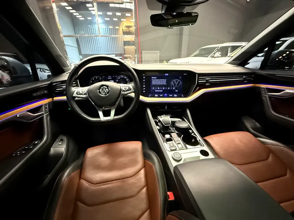 Volkswagen Touareg Highline 2018 - GCC Specs - Excellent Condition - Image 8