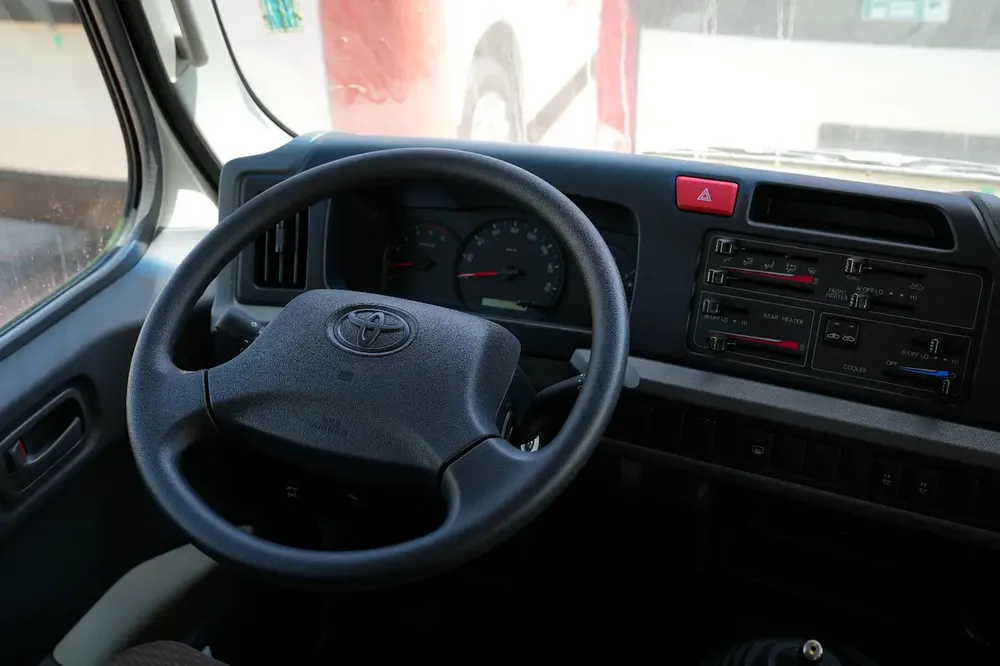 2026 Toyota Coaster 4.2L DSL MT 23-Seater | GCC Specs - Image 9