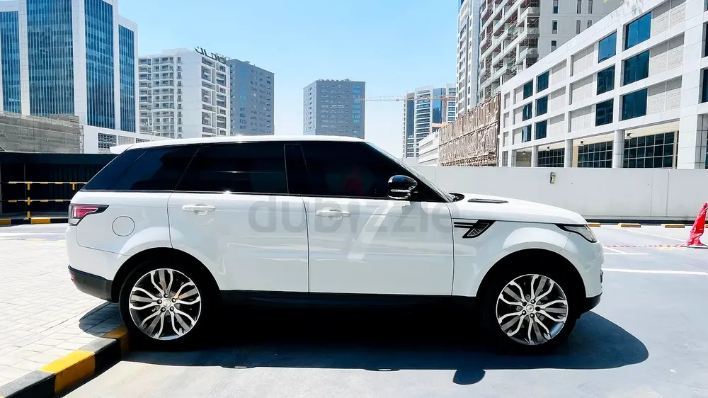 Land Rover Range Rover Sport Supercharged 2015 - GCC Specs - Excellent Condition - Image 4