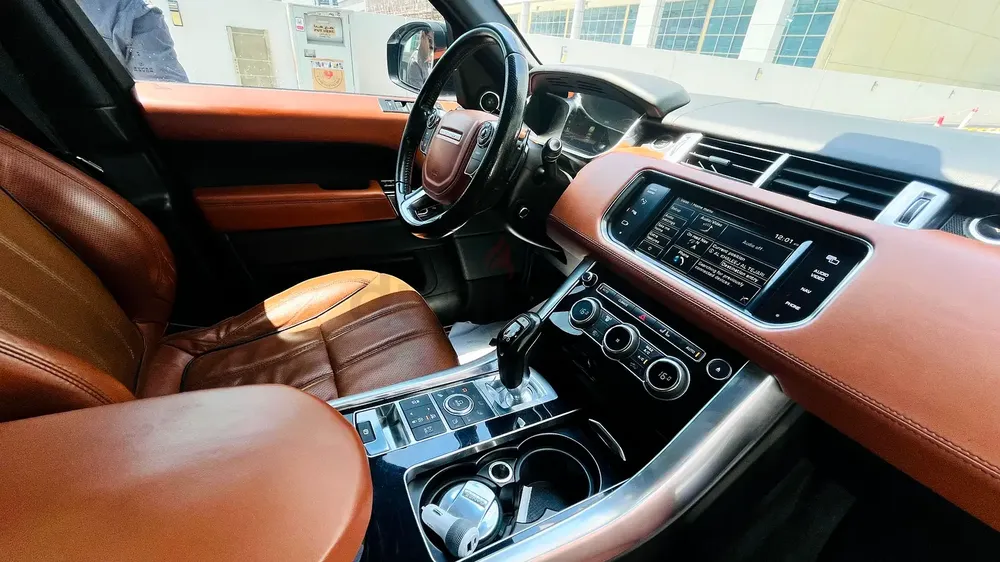 Land Rover Range Rover Sport Supercharged 2015 - GCC Specs - Excellent Condition - Image 9