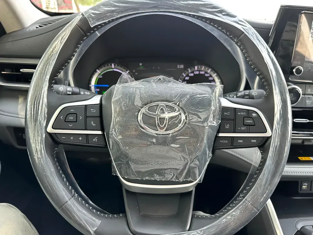 2025
TOYOTA HIGHLANDER HEV GLE-E
 WHITE | FROMAGE - Image 11