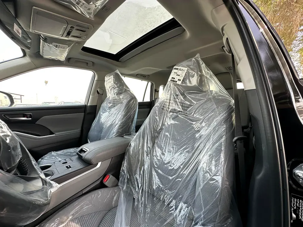 2025
TOYOTA HIGHLANDER HEV GLE-E
 WHITE | FROMAGE - Image 13