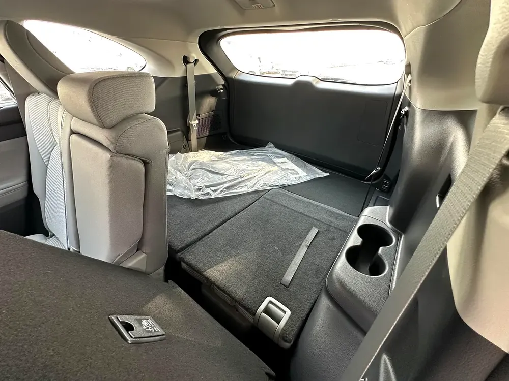 2025
TOYOTA HIGHLANDER HEV GLE-E
 WHITE | FROMAGE - Image 18