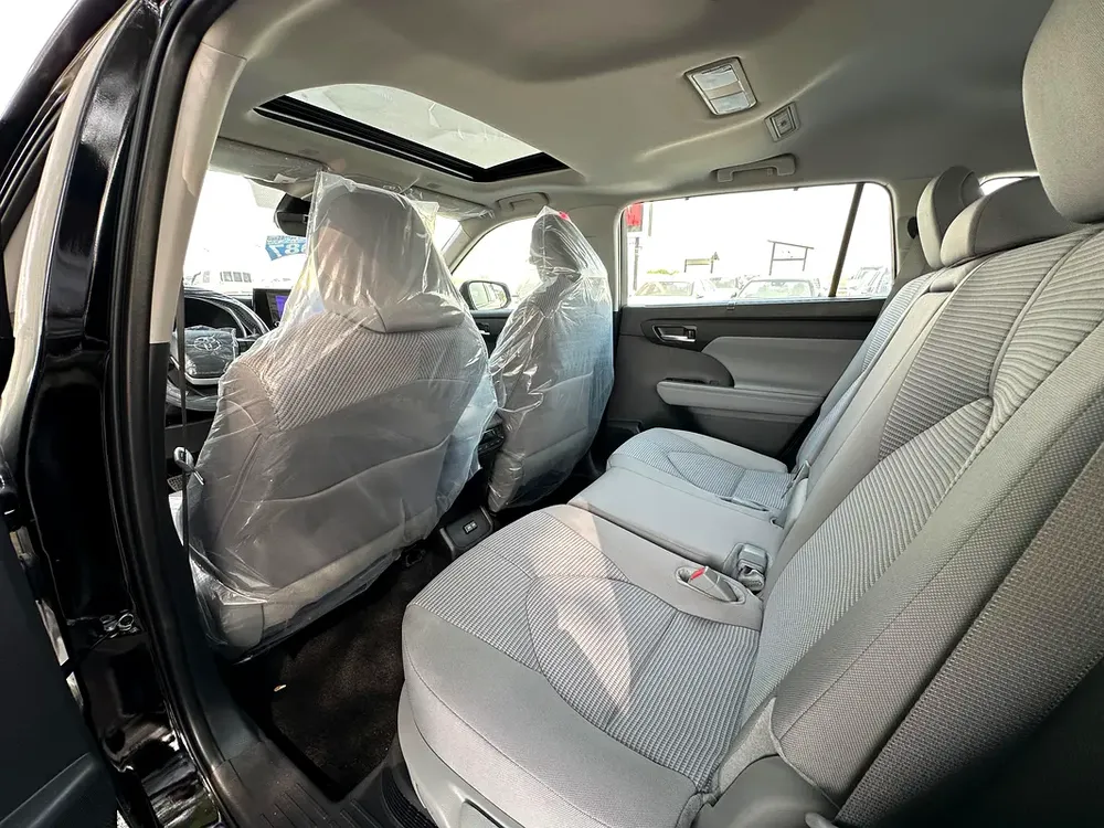 2025
TOYOTA HIGHLANDER HEV GLE-E
 WHITE | FROMAGE - Image 4