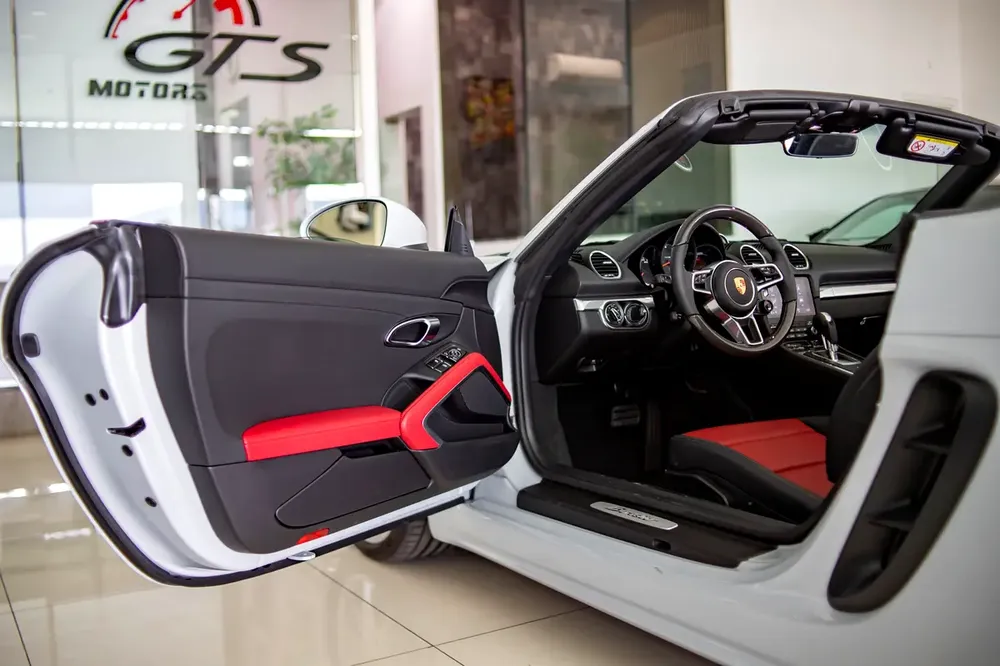 Brand New Porsche 718 Boxster 2024 | GCC |Only 500 KM - Image 11