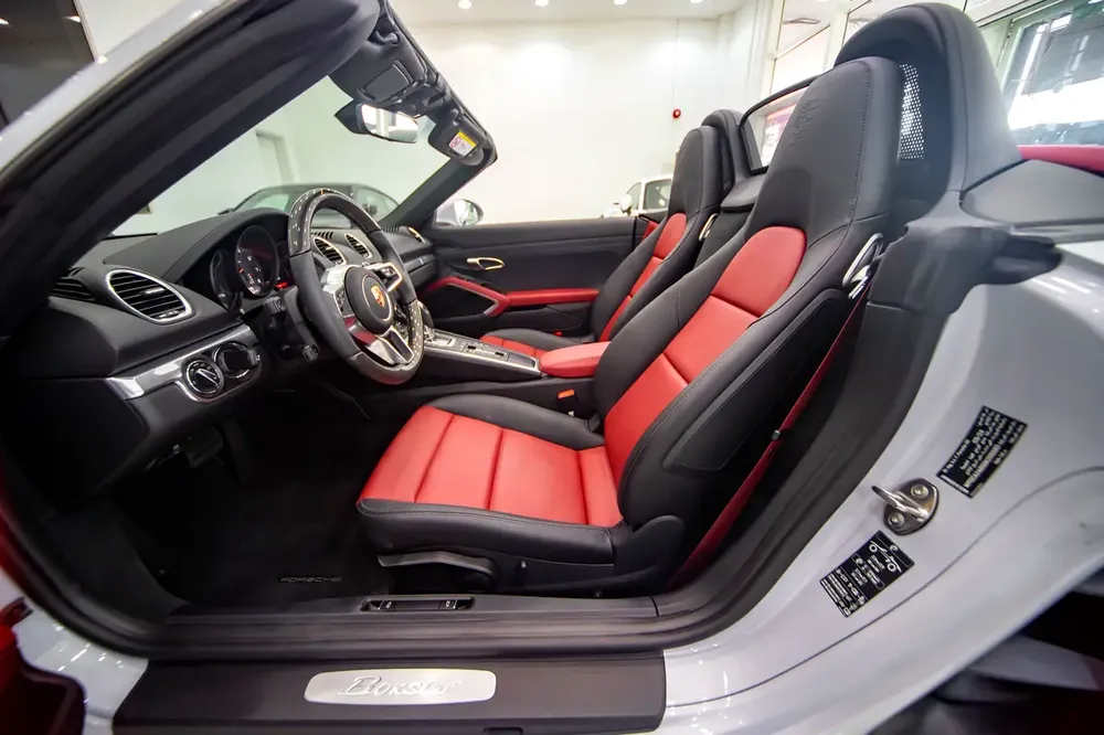 Brand New Porsche 718 Boxster 2024 | GCC |Only 500 KM - Image 12