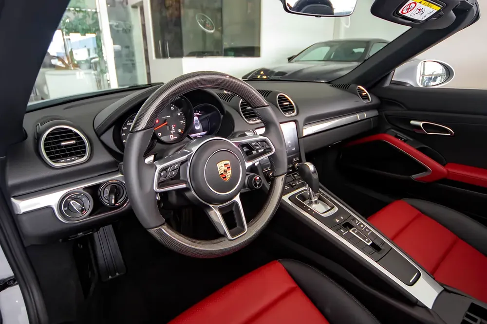 Brand New Porsche 718 Boxster 2024 | GCC |Only 500 KM - Image 13