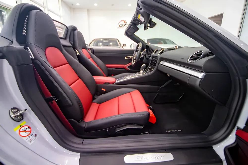 Brand New Porsche 718 Boxster 2024 | GCC |Only 500 KM - Image 16
