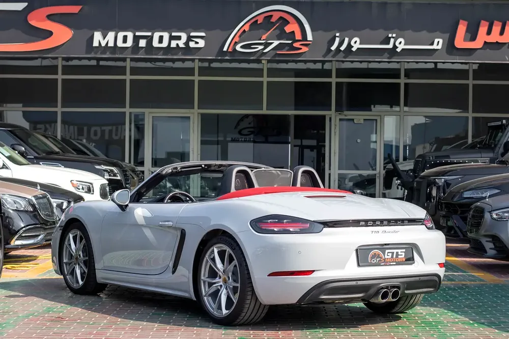 Brand New Porsche 718 Boxster 2024 | GCC |Only 500 KM - Image 5