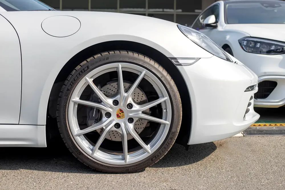 Brand New Porsche 718 Boxster 2024 | GCC |Only 500 KM - Image 8