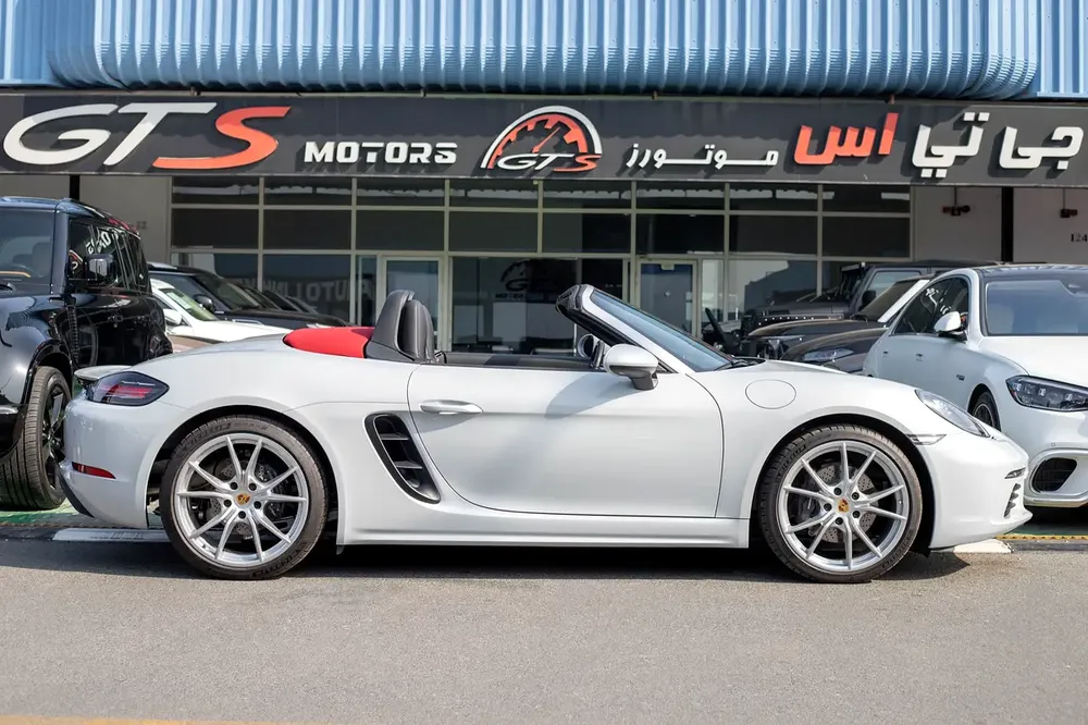 Brand New Porsche 718 Boxster 2024 | GCC |Only 500 KM - Image 9