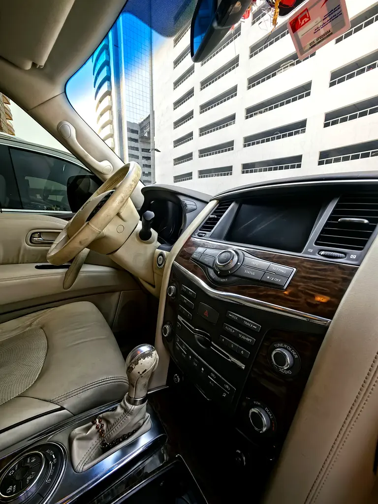 Nissan Patrol LE 2011 | GCC Specs | V8 Engine - Image 9