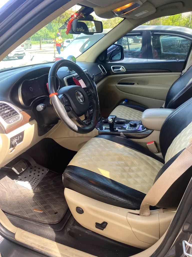SRT Converted Jeep Grand Cherokee Laredo 2014 GCC Specs (Negotiable) - Image 11