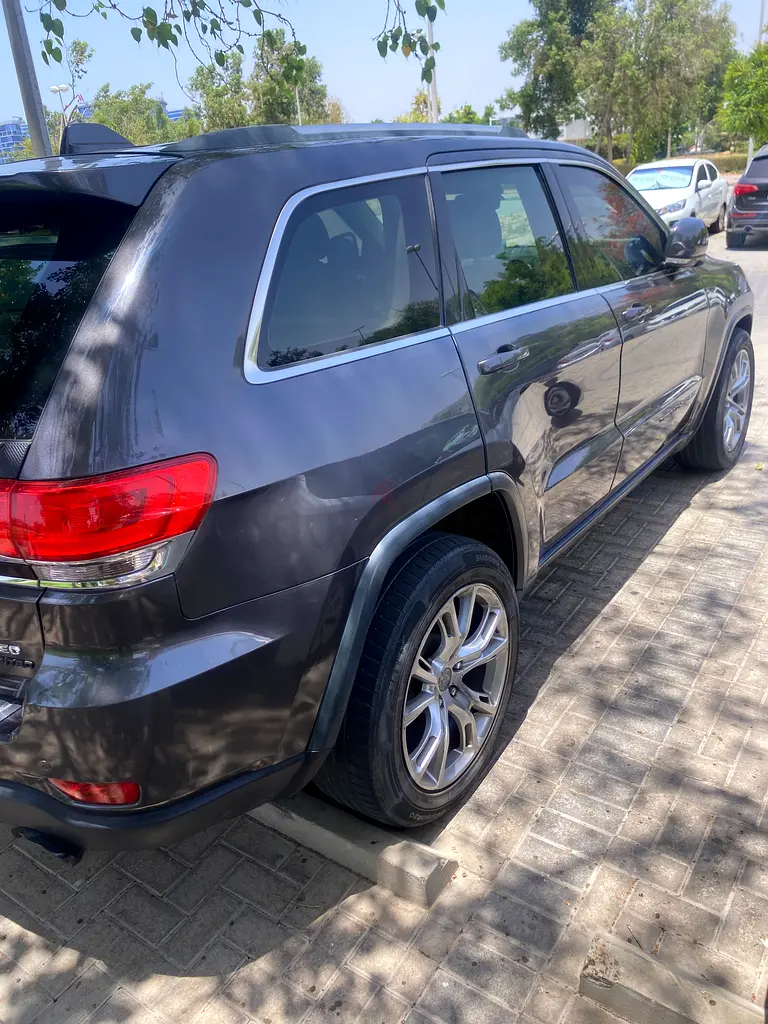 SRT Converted Jeep Grand Cherokee Laredo 2014 GCC Specs (Negotiable) - Image 7