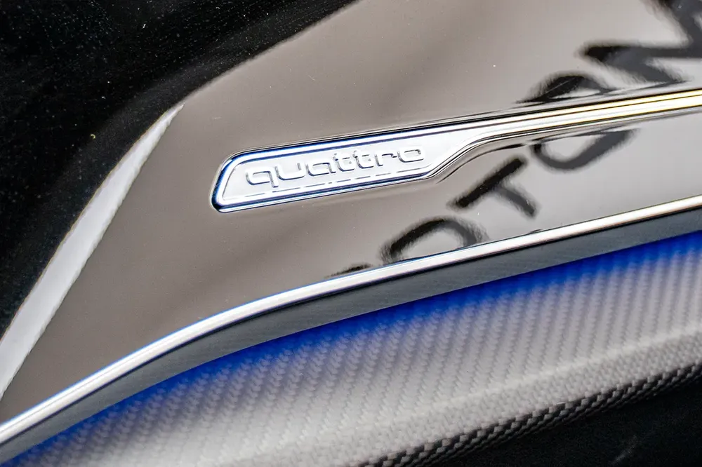 RSQ8 I Carbon Interior I Top Conditions - Image 15