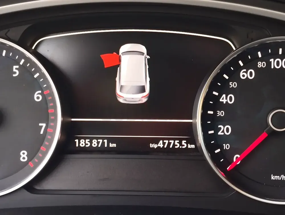 Volkswagen Touareg full option GCC 2015 - Image 13