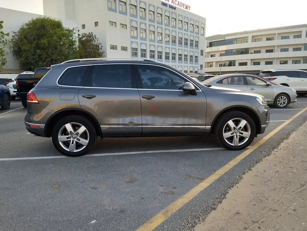 Volkswagen Touareg full option GCC 2015 - Image 5