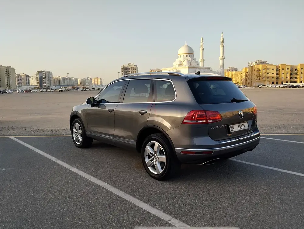 Volkswagen Touareg full option GCC 2015 - Image 6