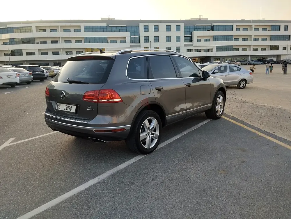 Volkswagen Touareg full option GCC 2015 - Image 7