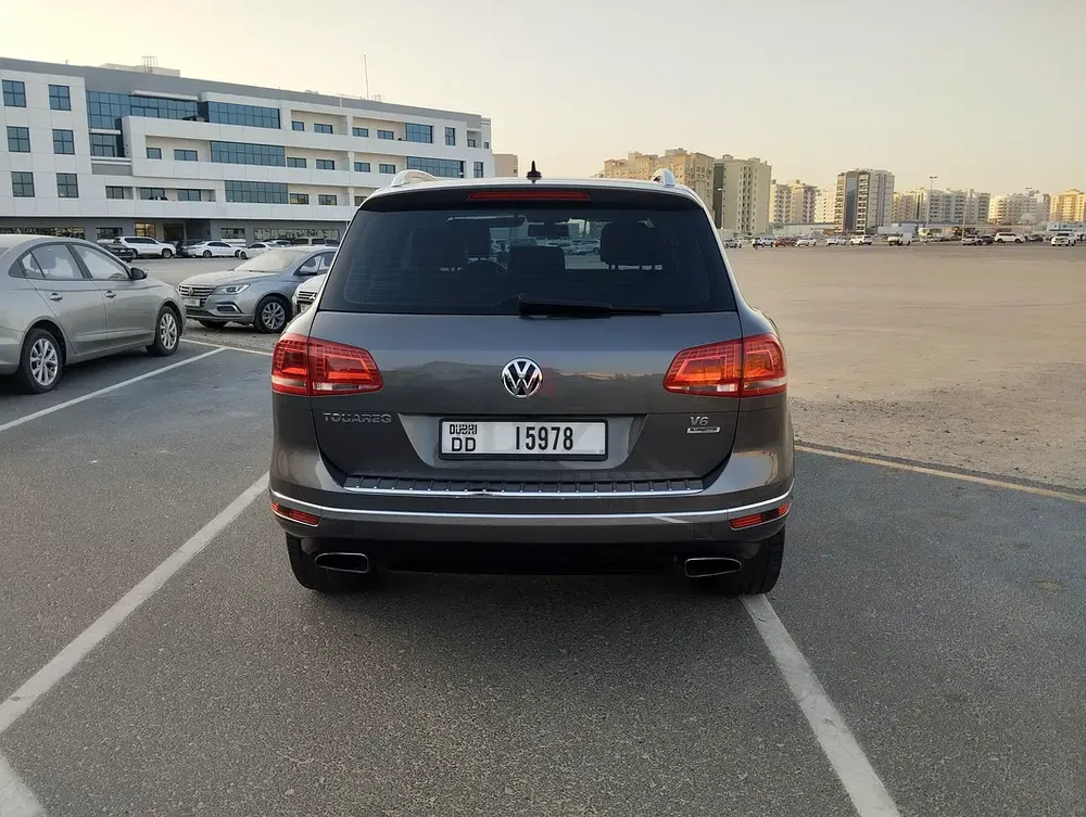 Volkswagen Touareg full option GCC 2015 - Image 8