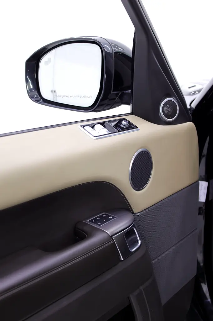 RANGE ROVER SPORT HSE GCC - FULLY LOADED IN PERFECT CONDITION - Image 15
