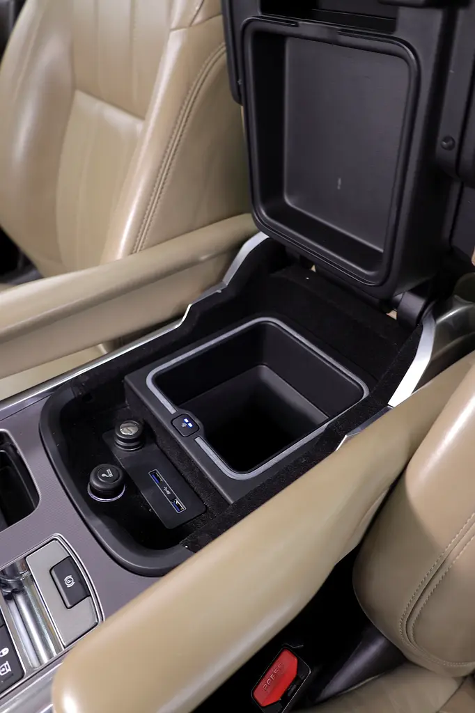 RANGE ROVER SPORT HSE GCC - FULLY LOADED IN PERFECT CONDITION - Image 9