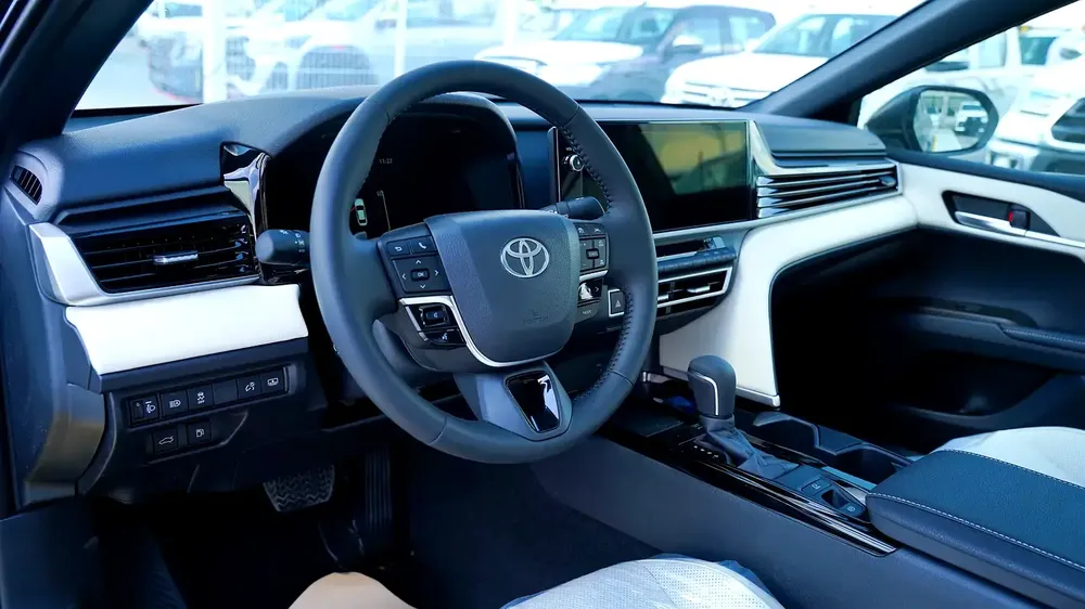 Toyota Camry GLE 2026, GCC Specs - Like New! - Image 13