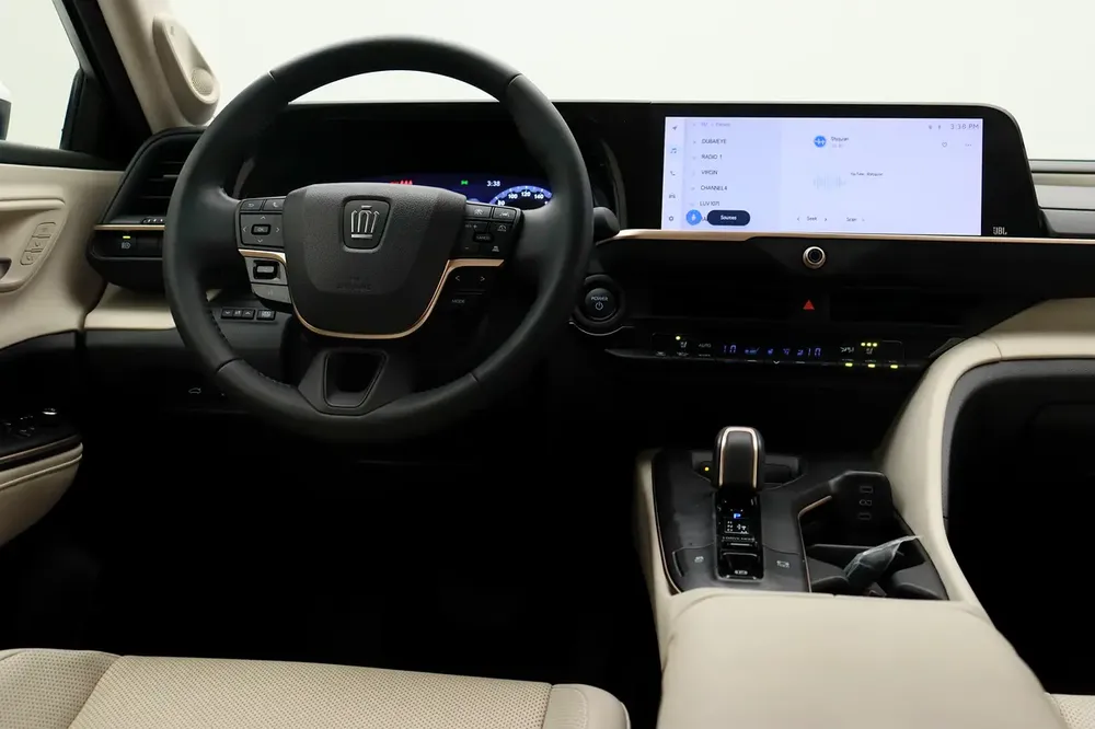 2023 Toyota Crown Platinum - GCC Specs - As New - Image 10