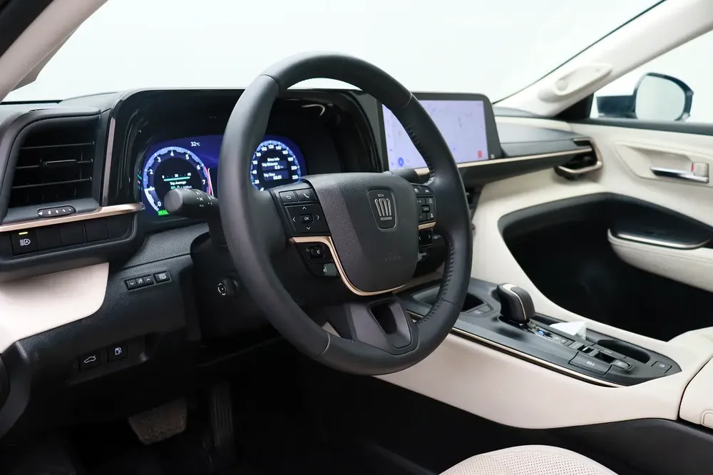 2023 Toyota Crown Platinum - GCC Specs - As New - Image 12