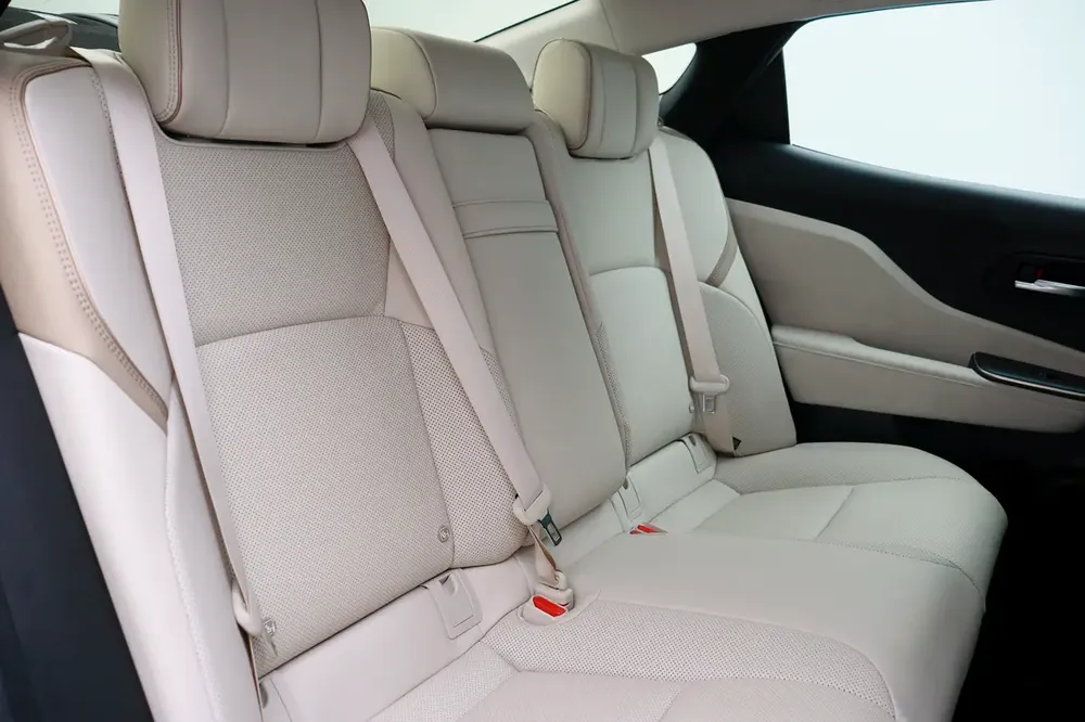 2023 Toyota Crown Platinum - GCC Specs - As New - Image 15