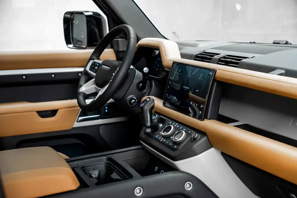 2024 Land Rover Defender P500 V8 - European Specs - GCC Stock New - Image 15