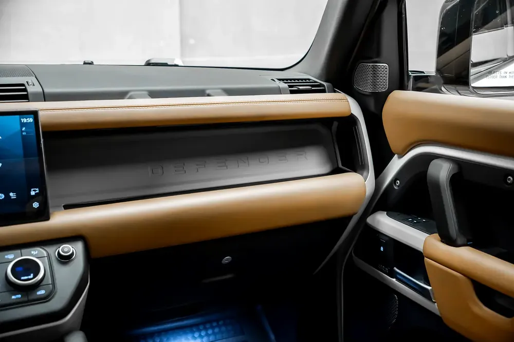 2024 Land Rover Defender P500 V8 - European Specs - GCC Stock New - Image 16