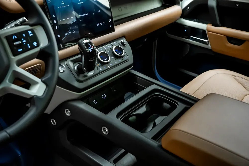 2024 Land Rover Defender P500 V8 - European Specs - GCC Stock New - Image 17