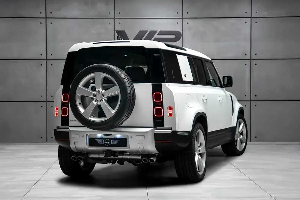 2024 Land Rover Defender P500 V8 - European Specs - GCC Stock New - Image 7