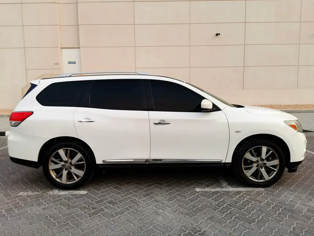 Nissan Pathfinder SV 2015 - GCC Specs - Well Maintained - Image 10