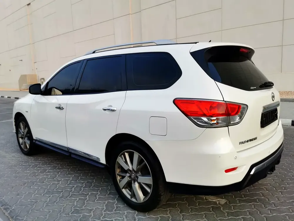 Nissan Pathfinder SV 2015 - GCC Specs - Well Maintained - Image 14