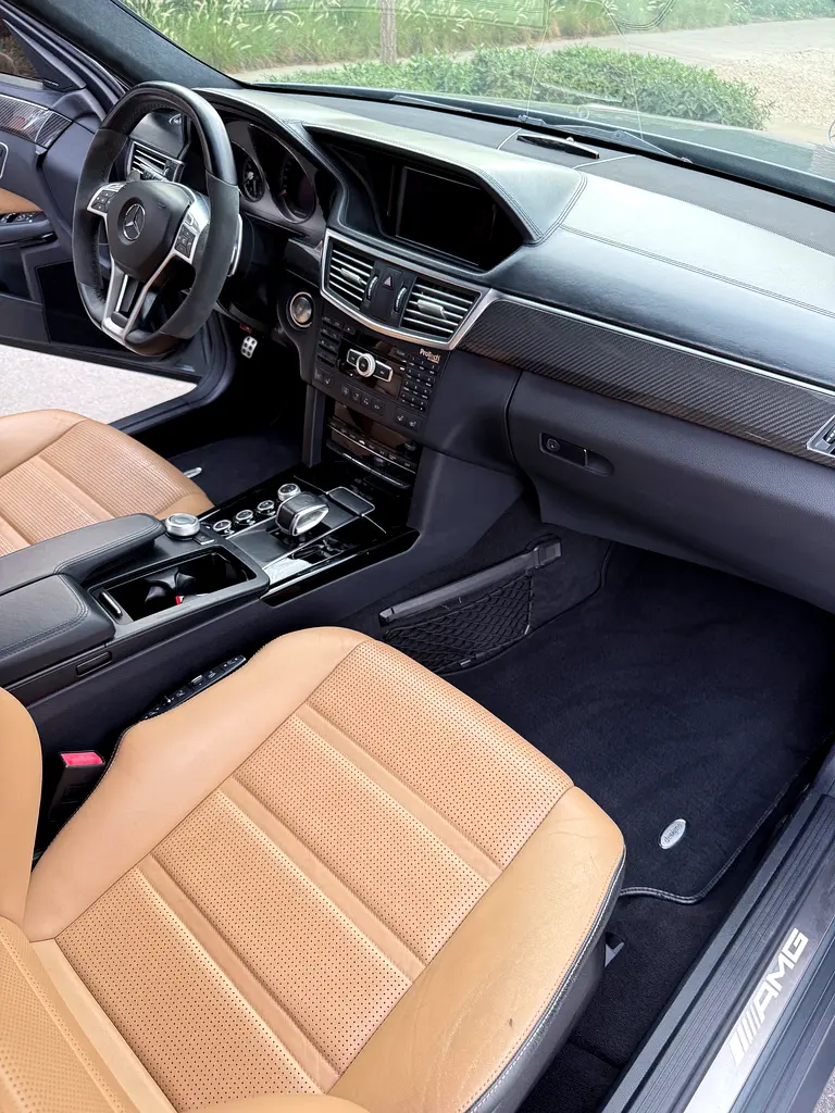 Mercedes-Benz E-Class E 63 AMG 2012 | GCC Specs | Low Mileage | Immaculate Condition - Image 18