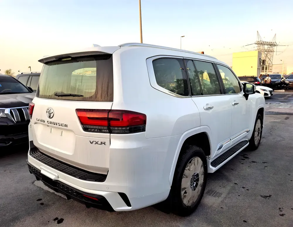 Toyota Landcruiser VXR 3.3L 2024 White Diesel GCC (Export Only) - Image 4